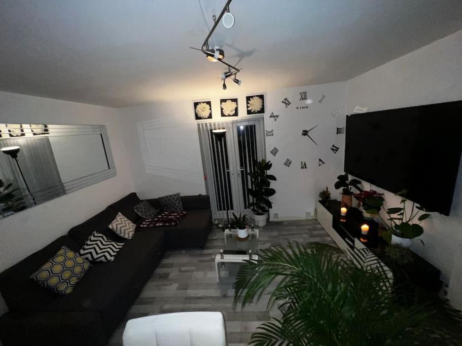 Appartement 1-bed Flat With Fast Wi-fi In Prime Location 15mins From Londres